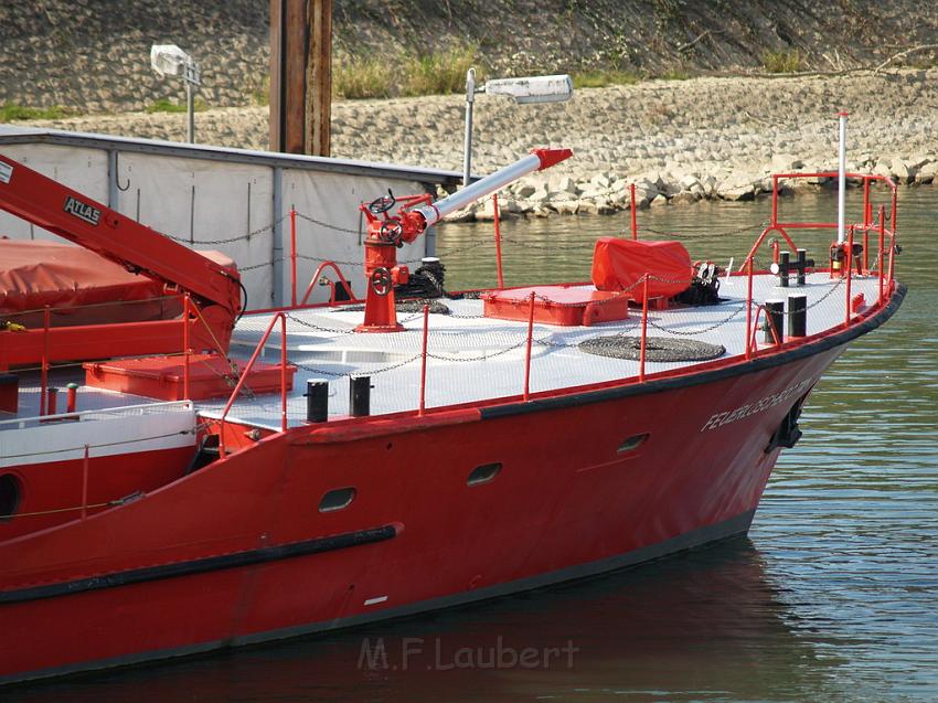 Feuerloeschboot 10-2      P237.JPG